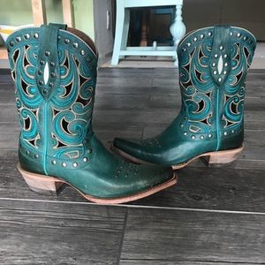 ARIAT Cowgirl boots 🌻